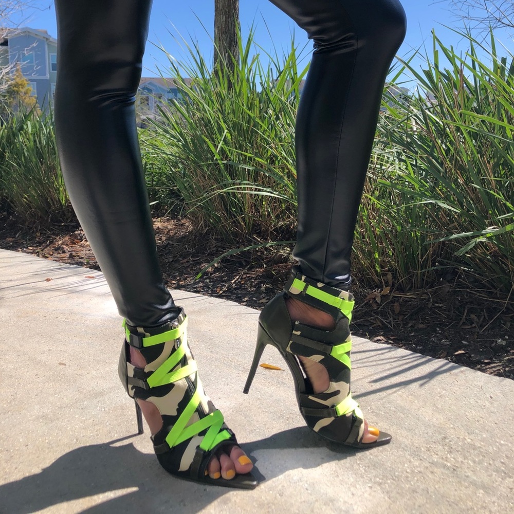 BRAND NEW CAMO HEELS 4INCHES
